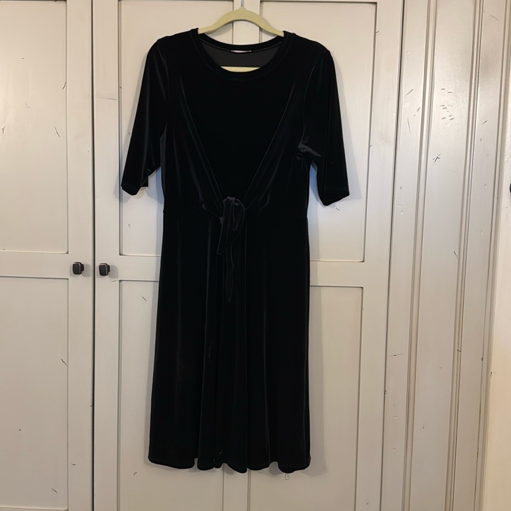 Like New, Black Velvet dress, size XL tie detail in front sleeve to elbow
